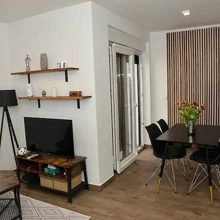 Nicole Apartament *