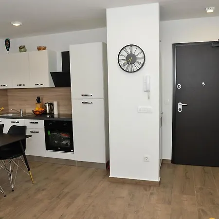 Nicole Apartament *